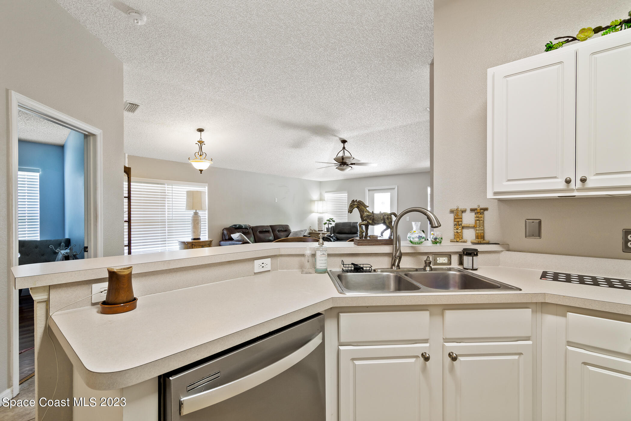 4740 Decatur Circle Melbourne, FL 32934 - Photo 4 of 16 Kitchen Open to Great Room