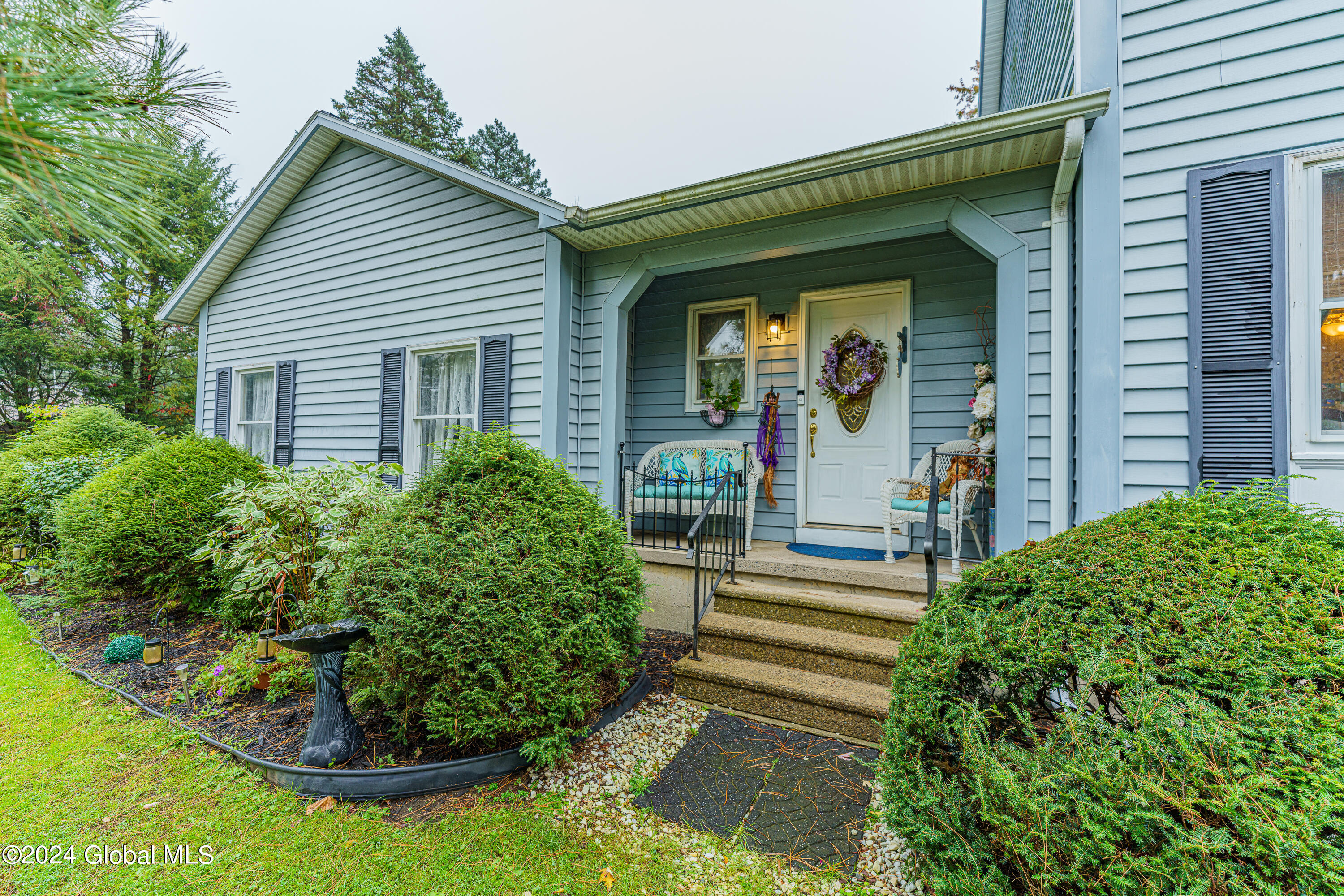 5 Pollock Road Colonie, NY 12110 - Photo 3 of 38 0 Front 4