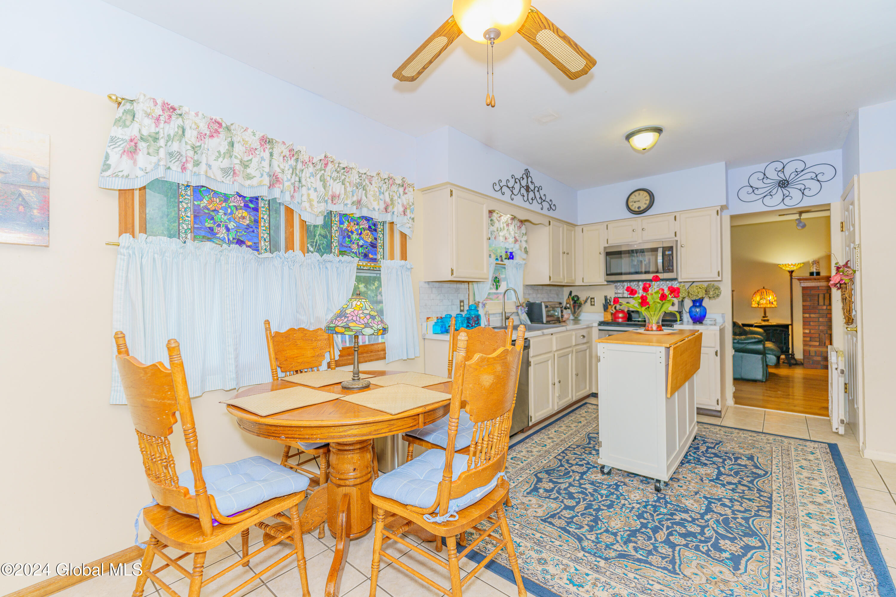 5 Pollock Road Colonie, NY 12110 - Photo 7 of 38 4 Kitchen 1