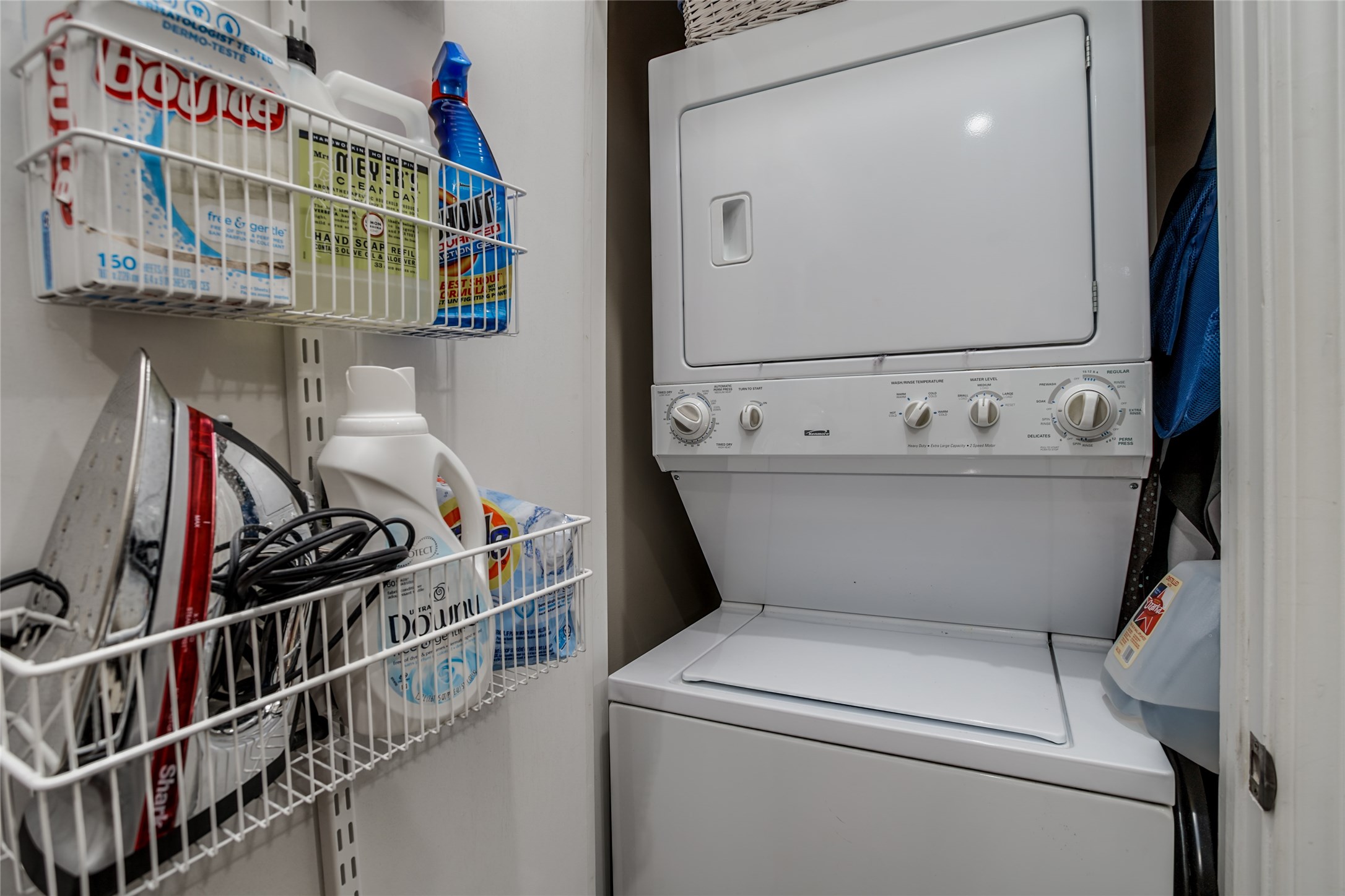 910 West 9th Street Houston, TX 77007 - Photo 13 of 20 a utility room with dryer and washer
