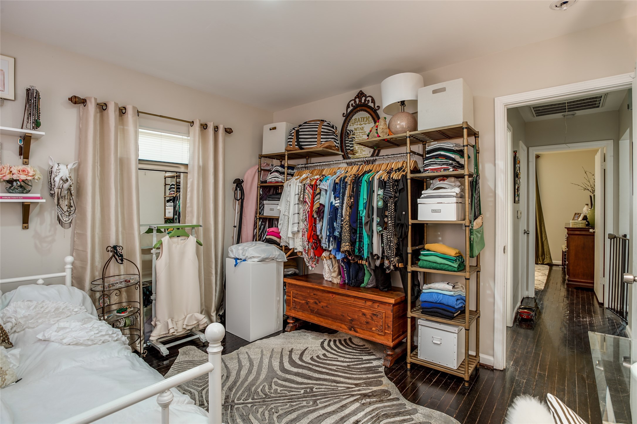 910 West 9th Street Houston, TX 77007 - Photo 17 of 20 a view of a room with gym equipment