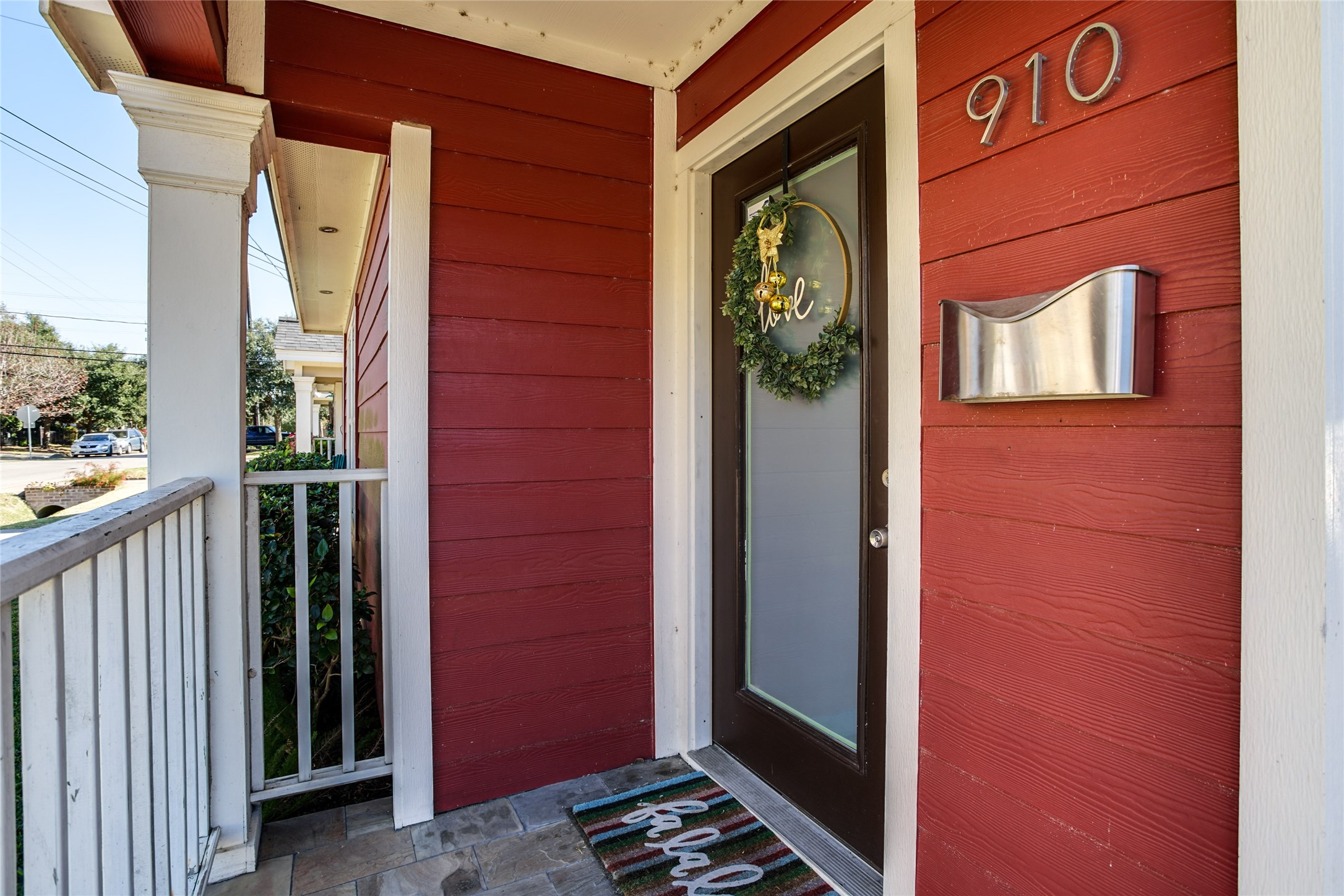 910 West 9th Street Houston, TX 77007 - Photo 5 of 20 a view of front door