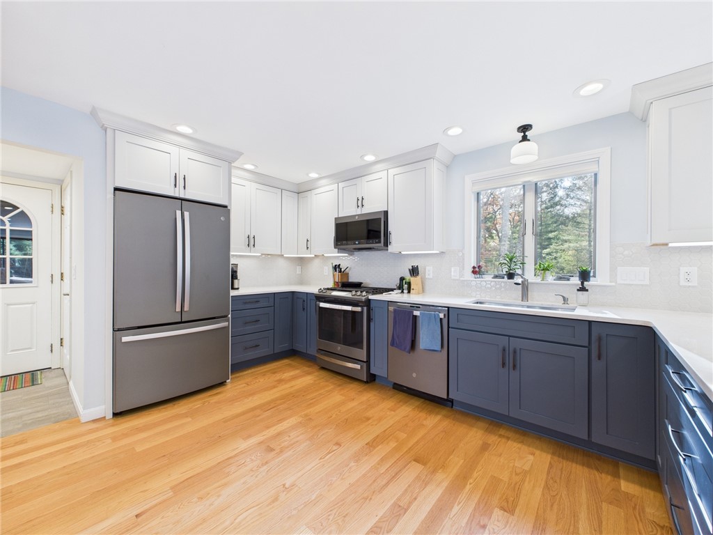 22 Deer Run Road Richmond, RI 02812 - Photo 4 of 27