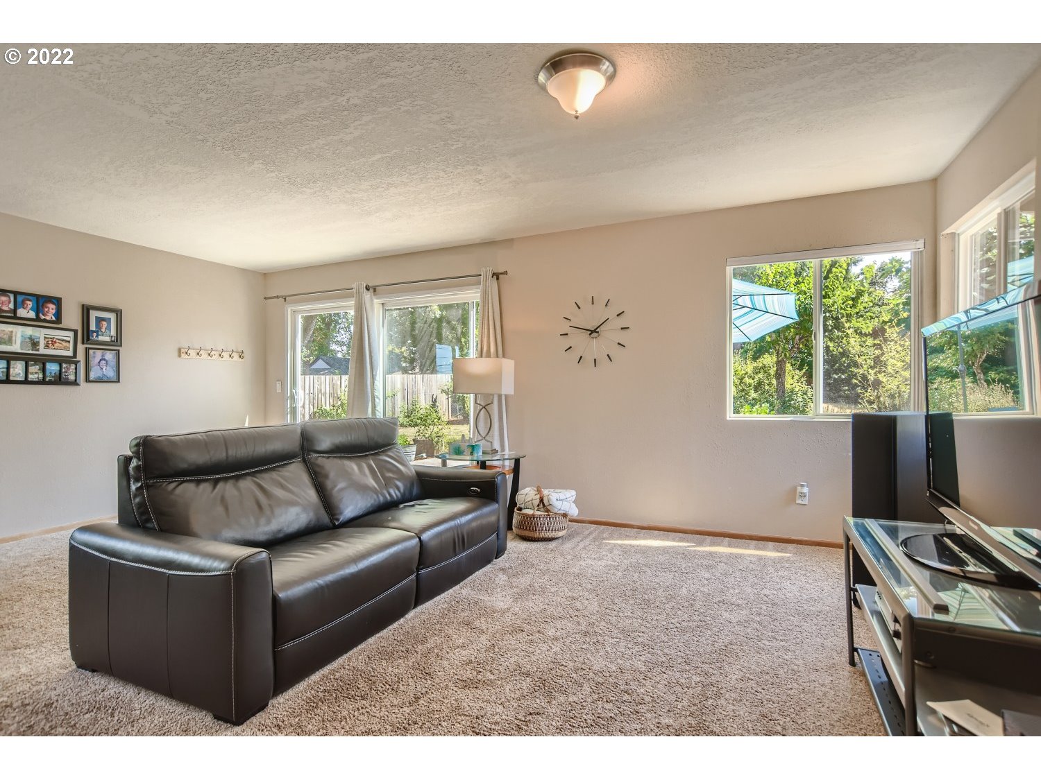 4646 Southeast View Acres Road Milwaukie, OR 97267 - Photo 11 of 31 Family Room