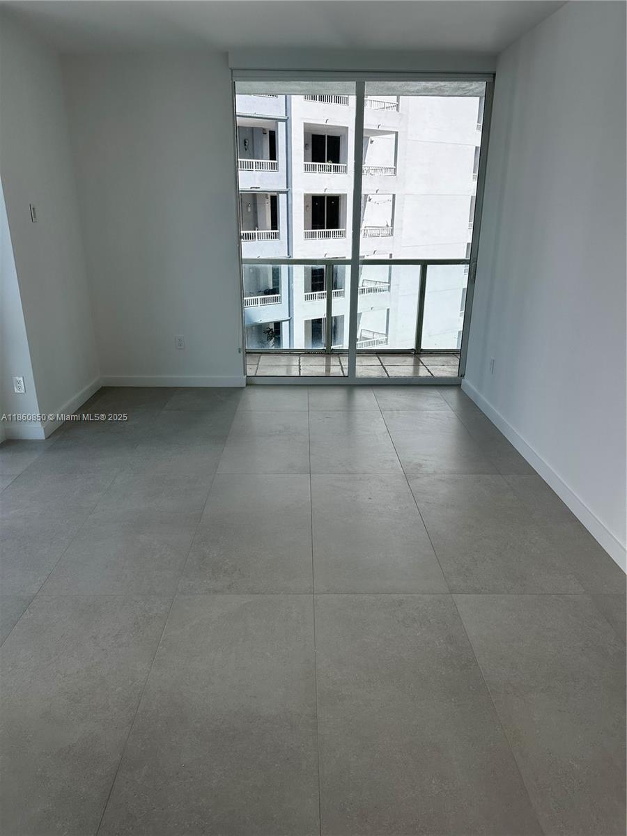 218 Southeast 14th Street, Unit 1508 Miami, FL 33131 - Photo 4 of 12 a view of an empty room with a window