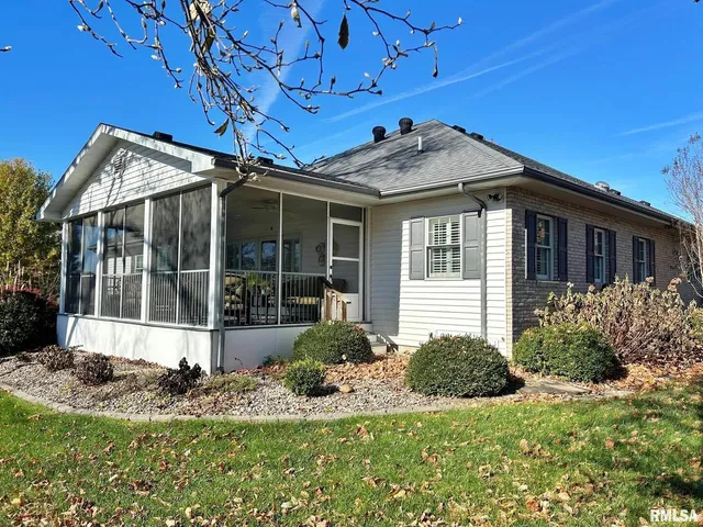 $284,900 | 8 Dogwood Place, Harrisburg, IL 62946