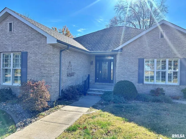 $284,900 | 8 Dogwood Place, Harrisburg, IL 62946