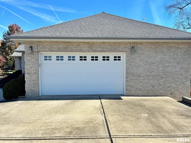 $284,900 | 8 Dogwood Place, Harrisburg, IL 62946