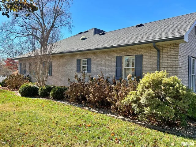 $284,900 | 8 Dogwood Place, Harrisburg, IL 62946