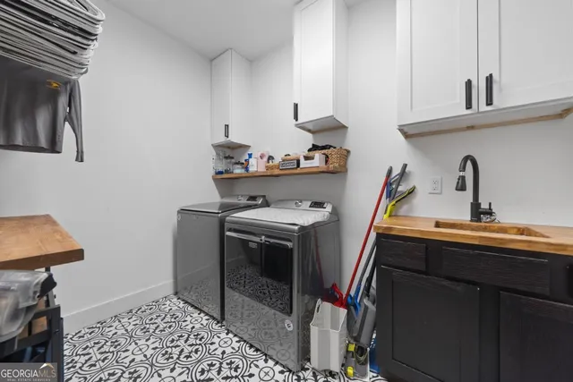 a view of a roof deck with table and chairs wooden floor and fence