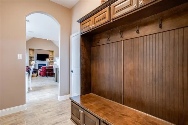 a view of livingroom with furniture