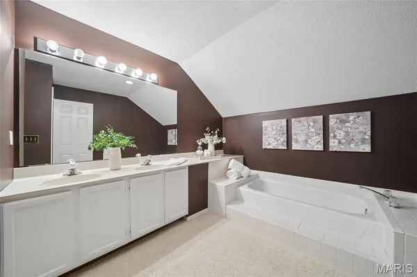 $299,900 | 1010 Thoreau Court, Unit 310, St. Louis, MO 63146