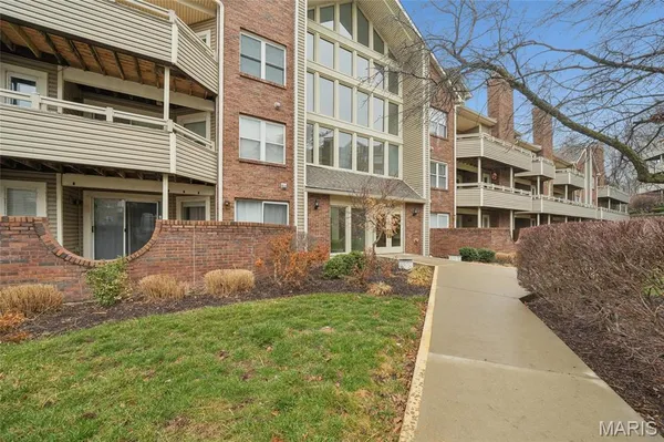 $299,900 | 1010 Thoreau Court, Unit 310, St. Louis, MO 63146