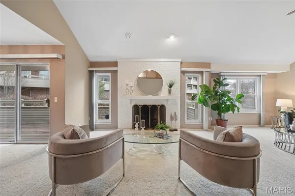 $299,900 | 1010 Thoreau Court, Unit 310, St. Louis, MO 63146
