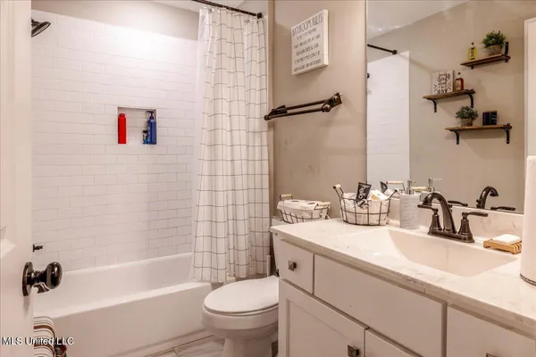 $389,900 | 3823 Andreas Drive, Southaven, MS 38672