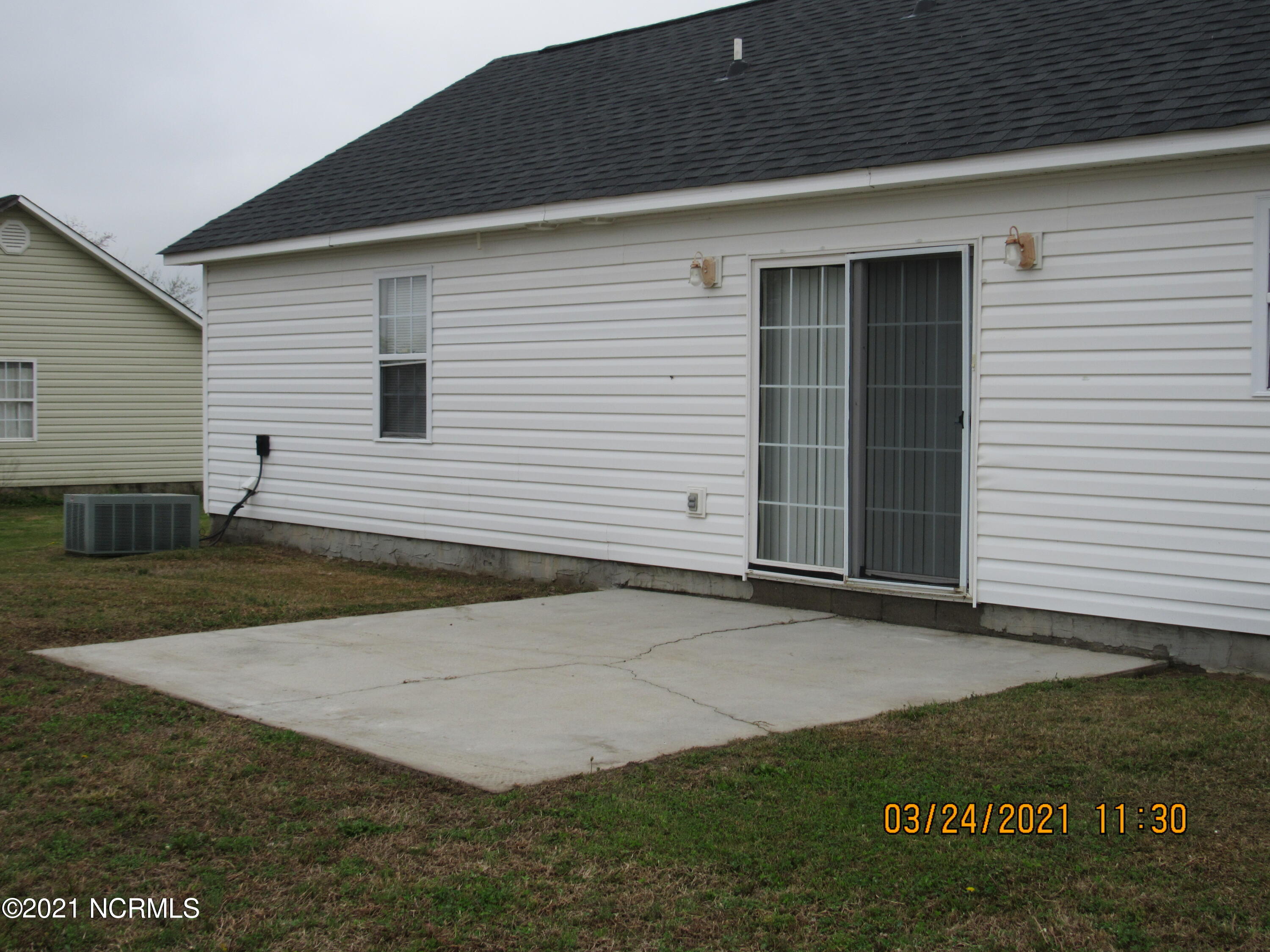 124 Annie Road Richlands, NC 28574 - Photo 20 of 22 IMG_2451