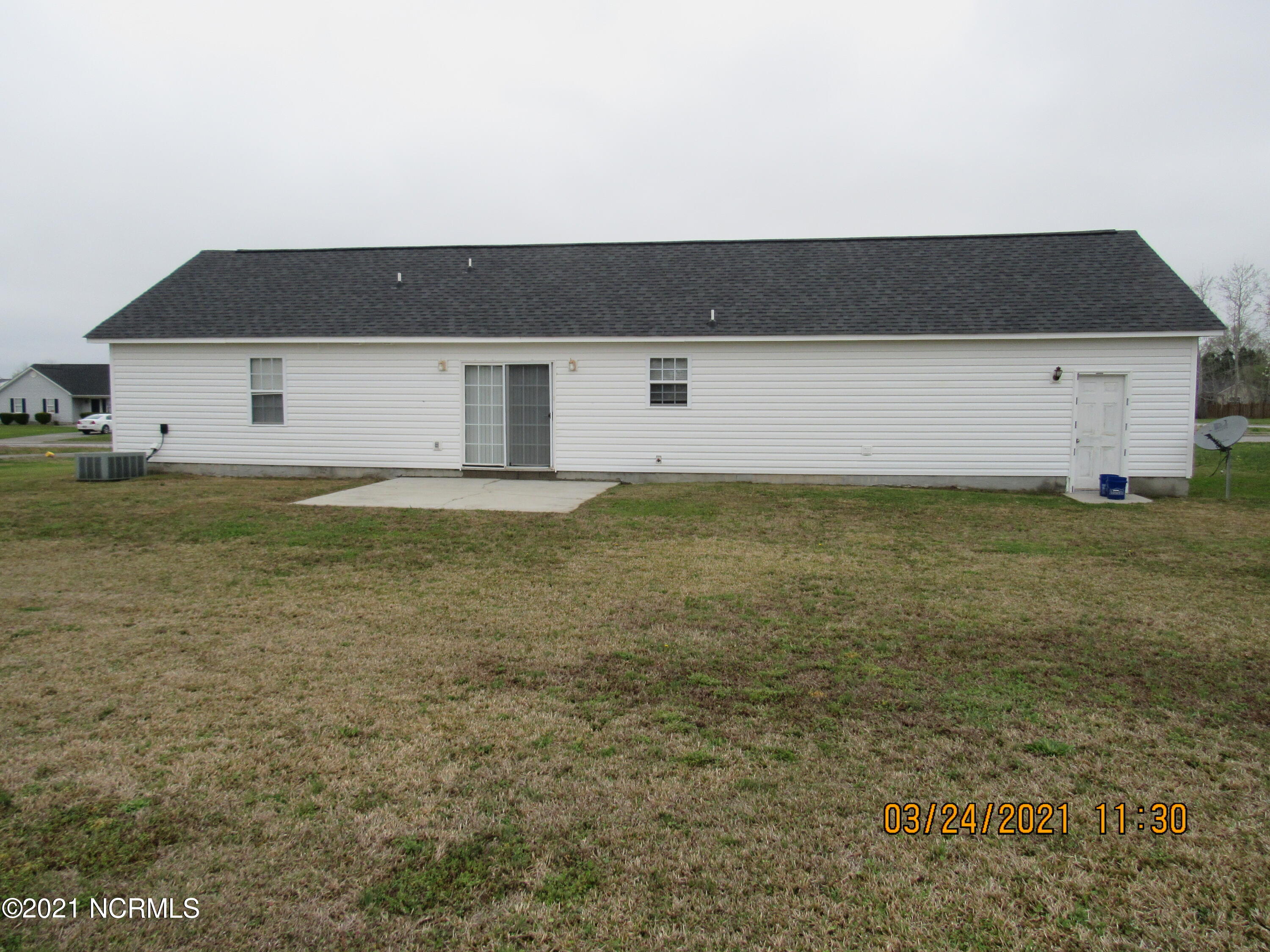 124 Annie Road Richlands, NC 28574 - Photo 21 of 22 IMG_2453
