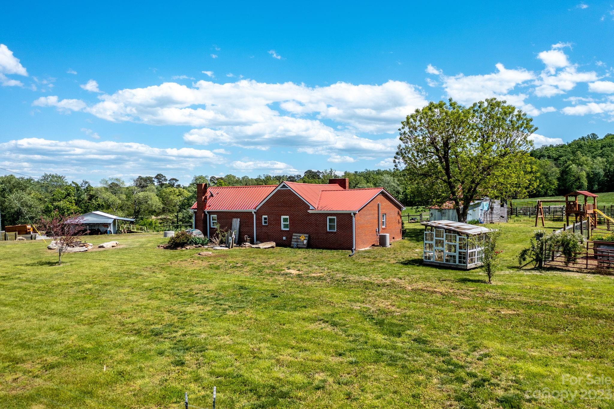870 Groce Road Ronda, NC 28670 - Photo 6 of 36 Gallery Image 6