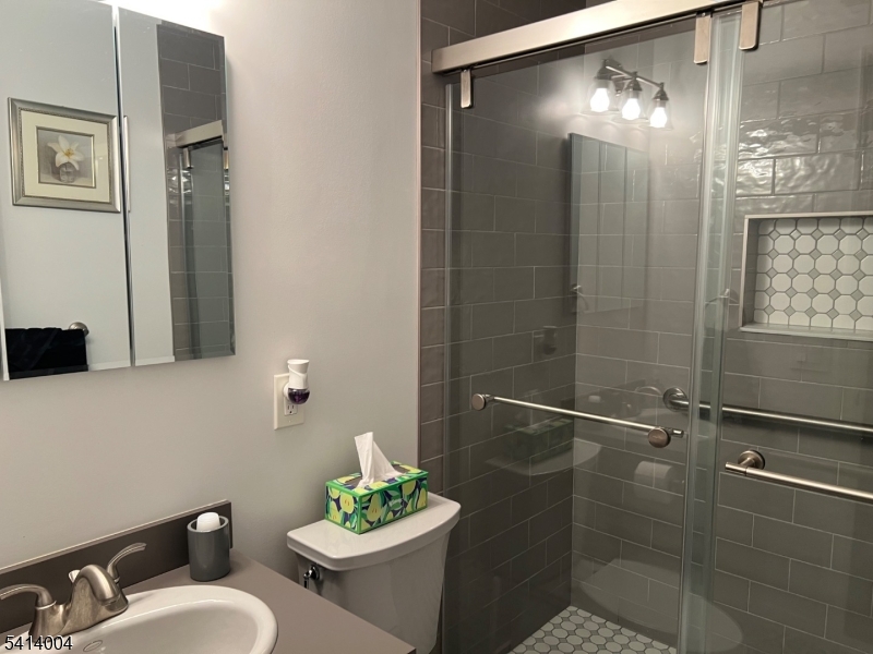 385 Colonial Avenue Union, NJ 07083 - Photo 14 of 27