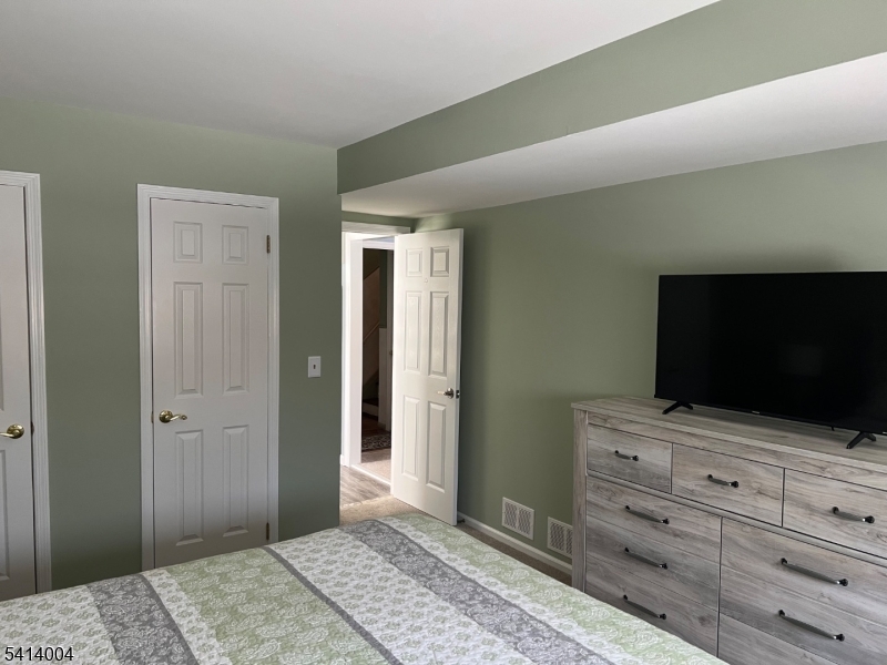 385 Colonial Avenue Union, NJ 07083 - Photo 18 of 27