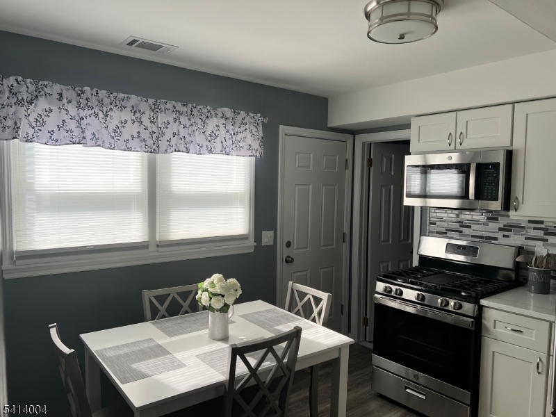 385 Colonial Avenue Union, NJ 07083 - Photo 19 of 27