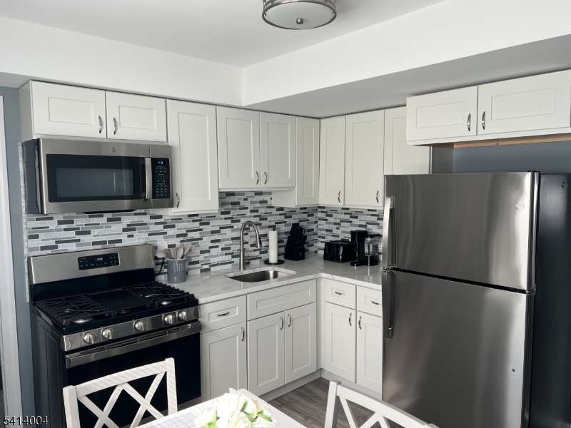 385 Colonial Avenue Union, NJ 07083 - Photo 20 of 27