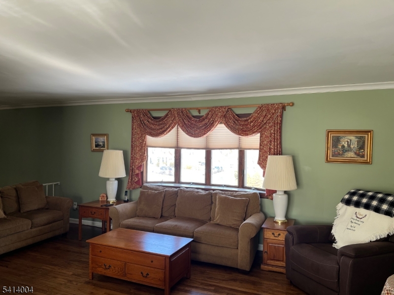 385 Colonial Avenue Union, NJ 07083 - Photo 3 of 27
