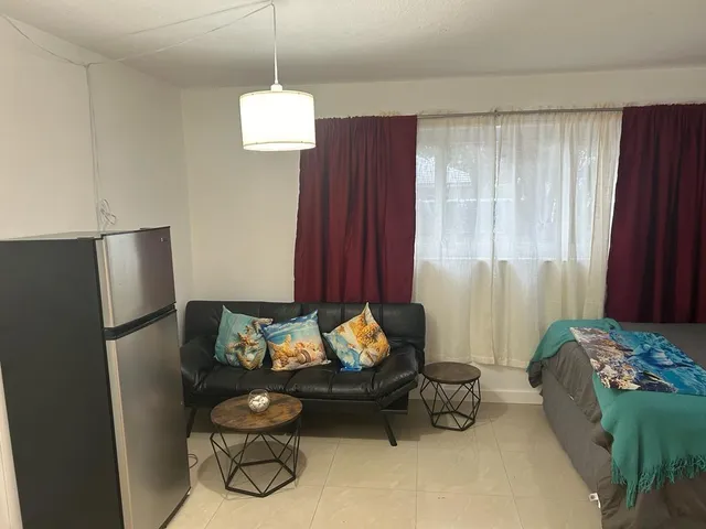 $1,350 | 4213 Northeast 21st Avenue, Unit 1B, Fort Lauderdale, FL 33308