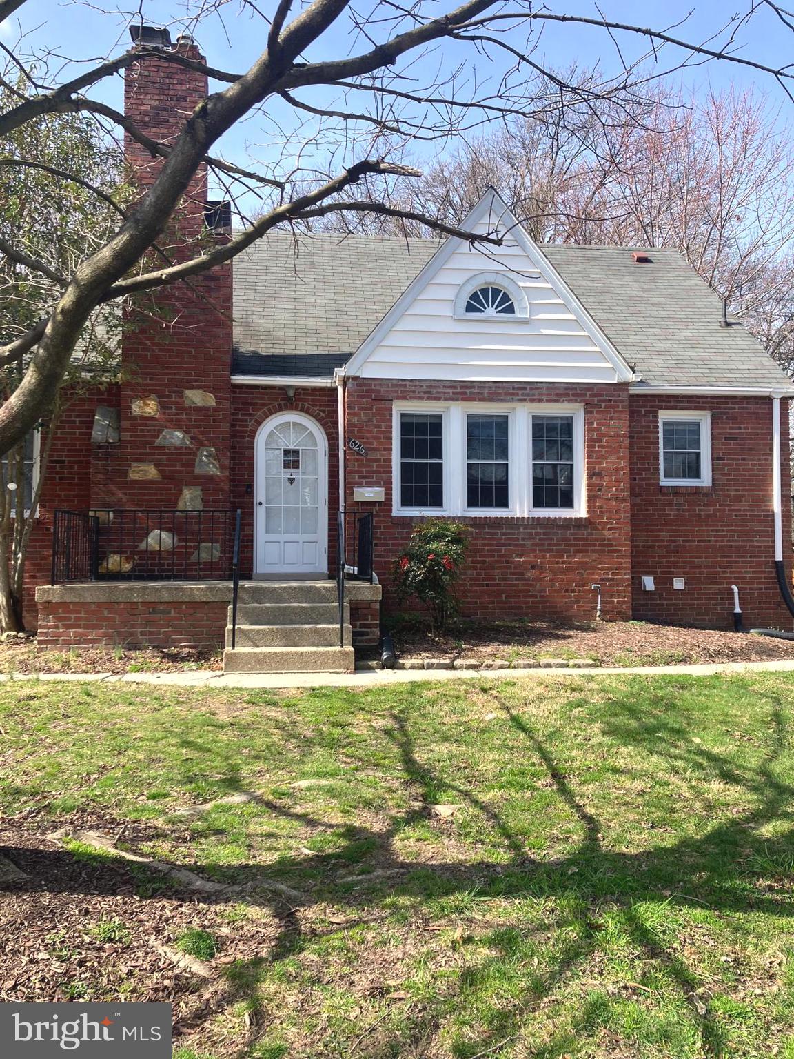 626 South Irving Street Arlington, VA 22204 - Photo 1 of 28 a front view of a house with a yard
