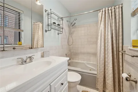 $639,000 | 425 Shore Road, Unit 2B, Long Beach, NY 11561