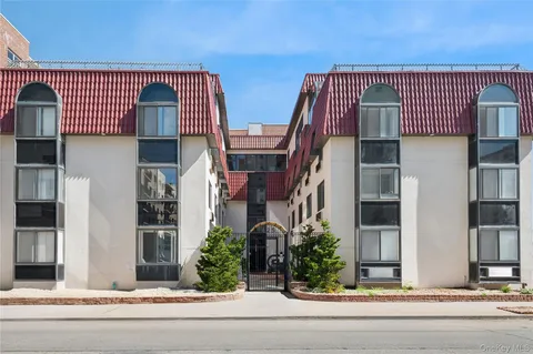 $649,000 | 425 Shore Road, Unit 2B, Long Beach, NY 11561