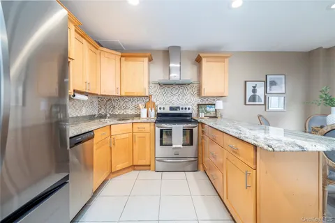 $639,000 | 425 Shore Road, Unit 2B, Long Beach, NY 11561