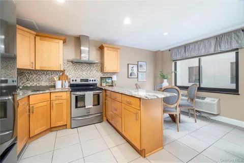 $639,000 | 425 Shore Road, Unit 2B, Long Beach, NY 11561