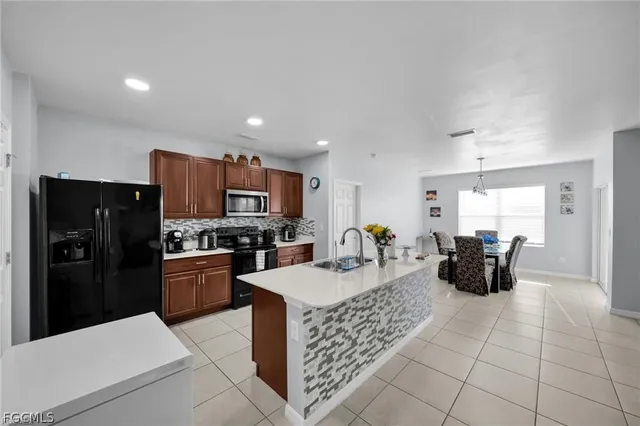 $2,300 | 2620 Southwest 3rd Place, Cape Coral, FL 33914