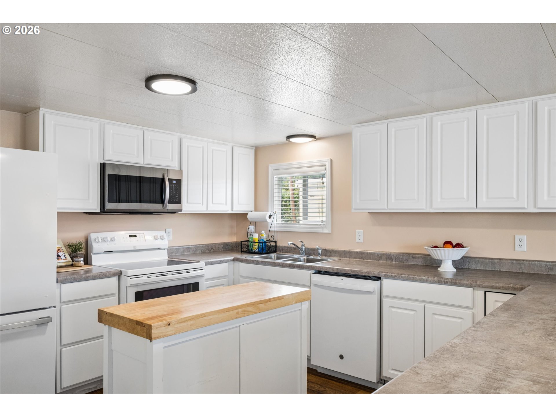 2150 Laura Street, Unit 81 Springfield, OR 97477 - Photo 9 of 27 Kitchen