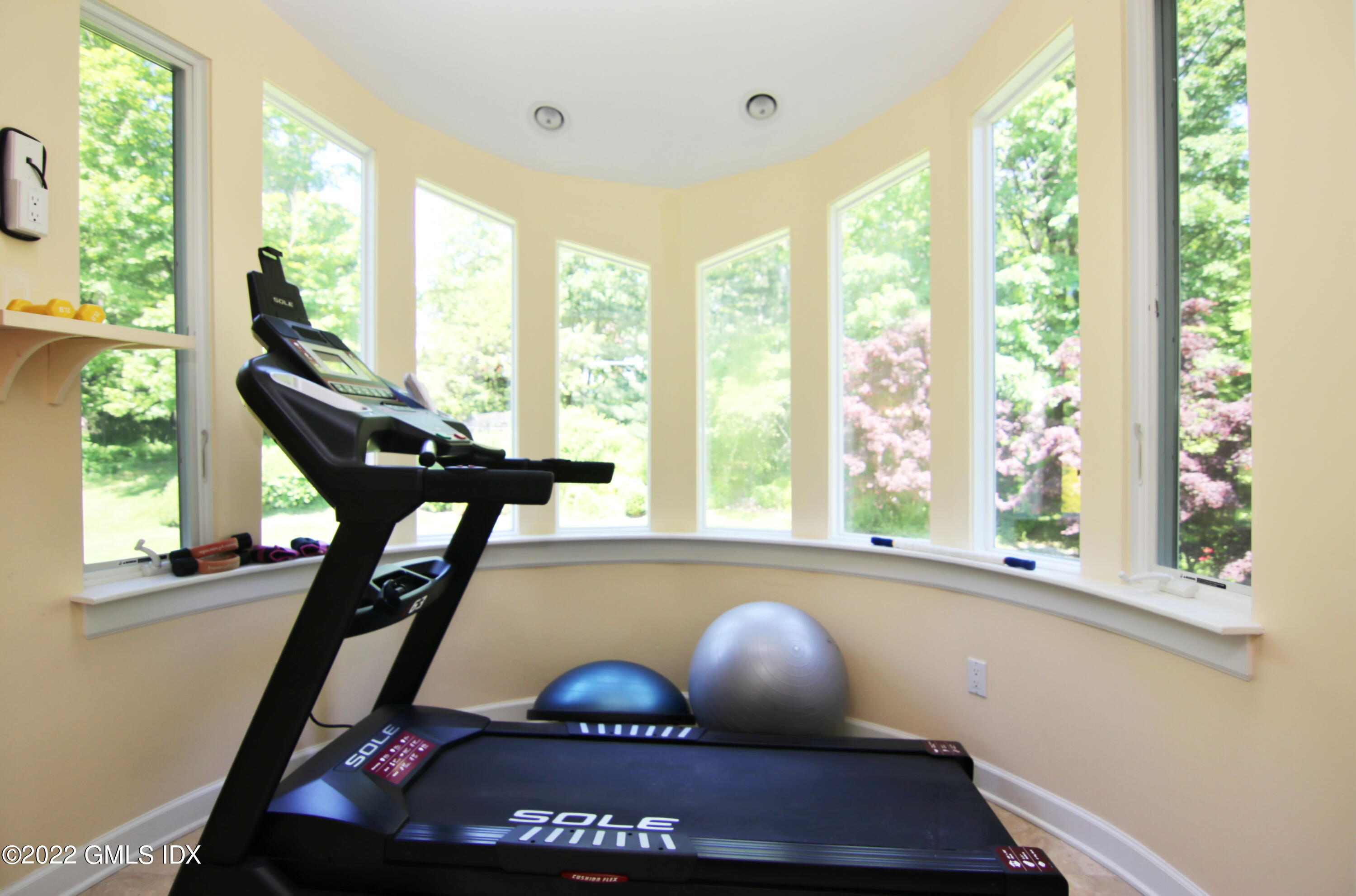 929 Riverbank Road Stamford, CT 06903 - Photo 28 of 42 Glimpse of exercise/sitting area
