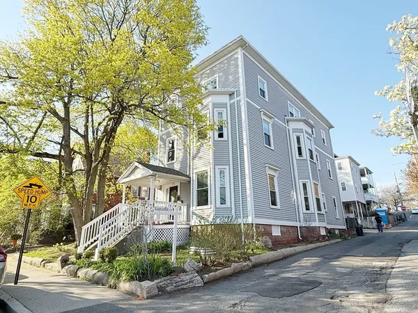 $3,400 | 163 Morrison Avenue, Unit 2, Somerville, MA 02144