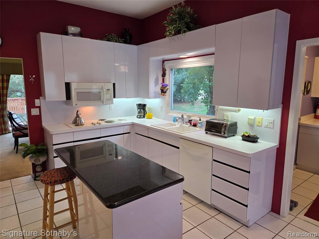 5274 Simpson Lake Road West Bloomfield, MI 48323 - Photo 15 of 46 Gallery Image 15