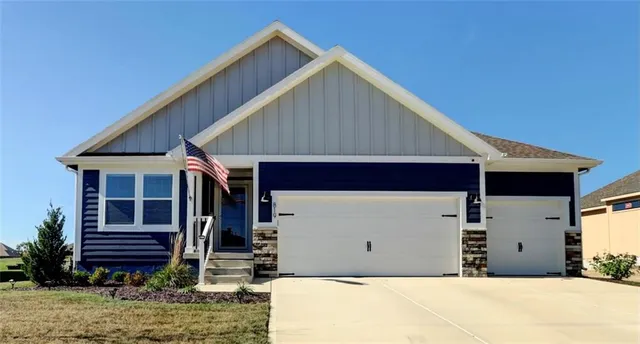 $475,000 | 819 Bridgeshire Drive, Raymore, MO 64083