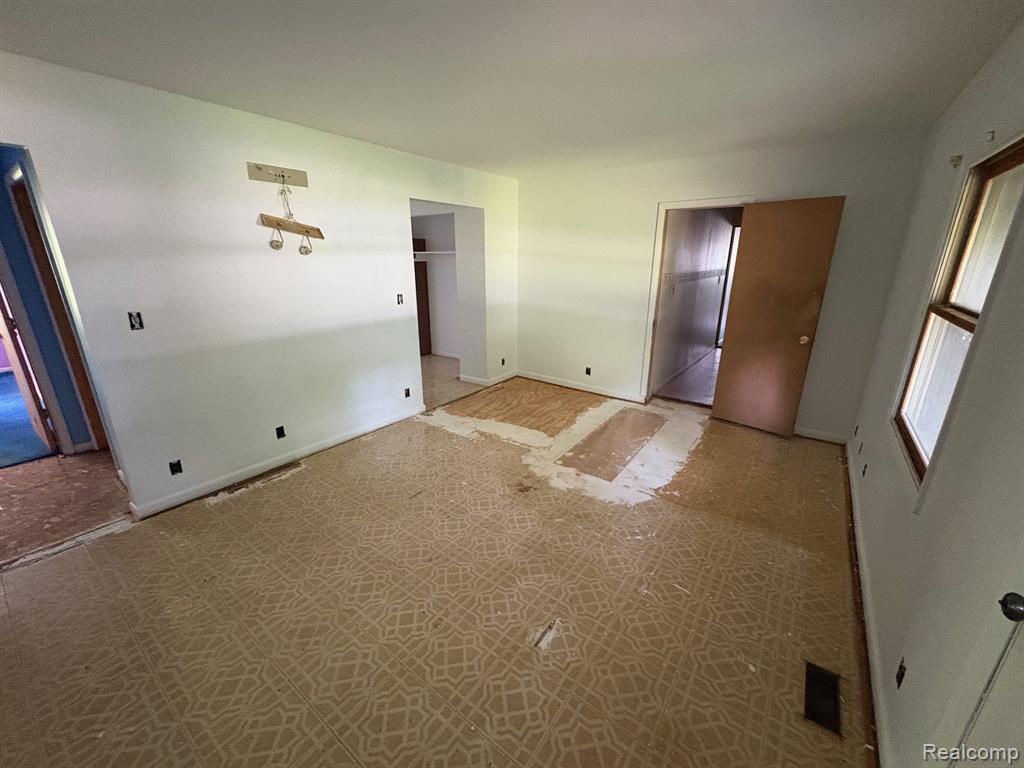 206 South Hospital Road Waterford, MI 48327 - Photo 17 of 25 Gallery Image 17