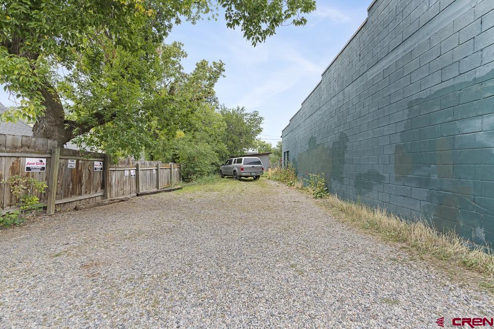 595 East 7th Avenue Durango, CO 81301 - Photo 31 of 34 a view of a street with a large trees