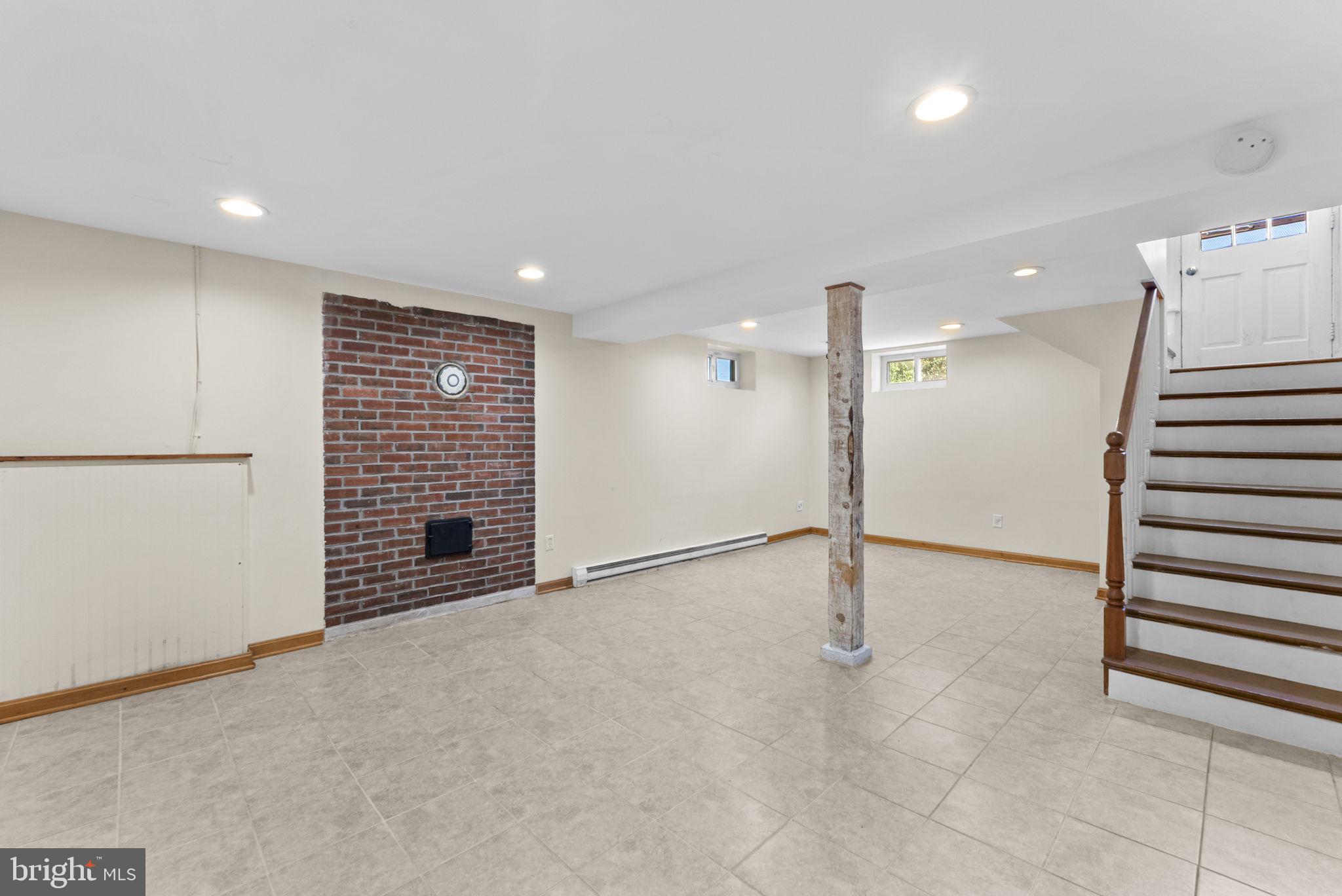 539 Old Meetze Road Warrenton, VA 20186 - Photo 21 of 30 a view of an empty room with a kitchen