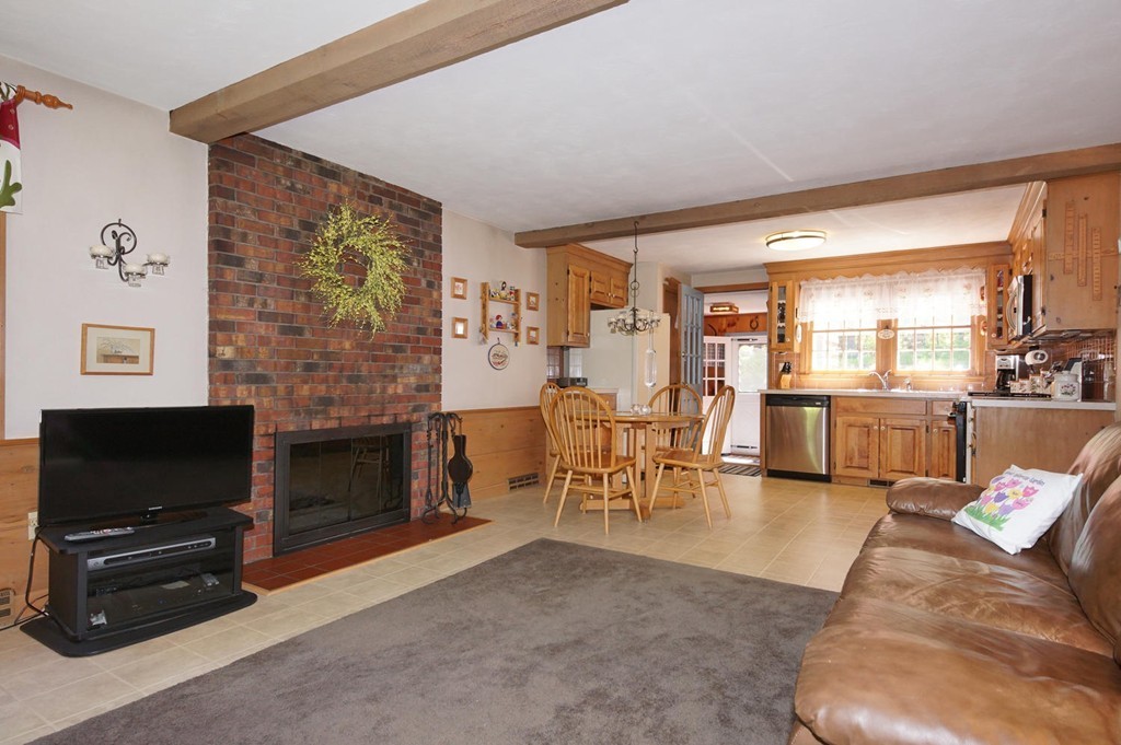11 Conestoga Road Chelmsford, MA 01824 - Photo 5 of 26 Gallery Image 5