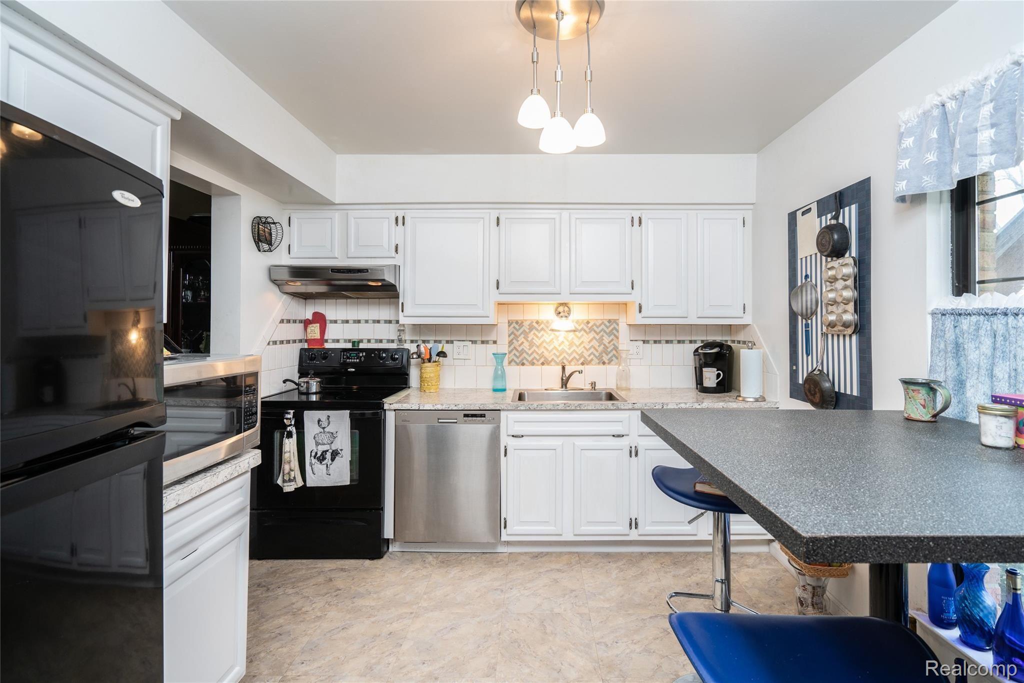 2380 Chalk Farm Road North Warren, MI 48091 - Photo 5 of 26 ChalkFarm-5.jpg