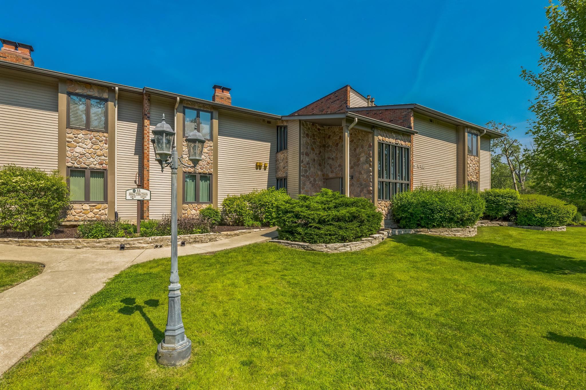 33 Abbey Villa Circle, Unit F Fontana, WI 53125 - Photo 1 of 16