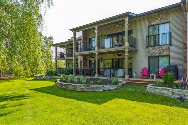 $599,000 | 33 Abbey Villa, Unit F, Fontana, WI 53125