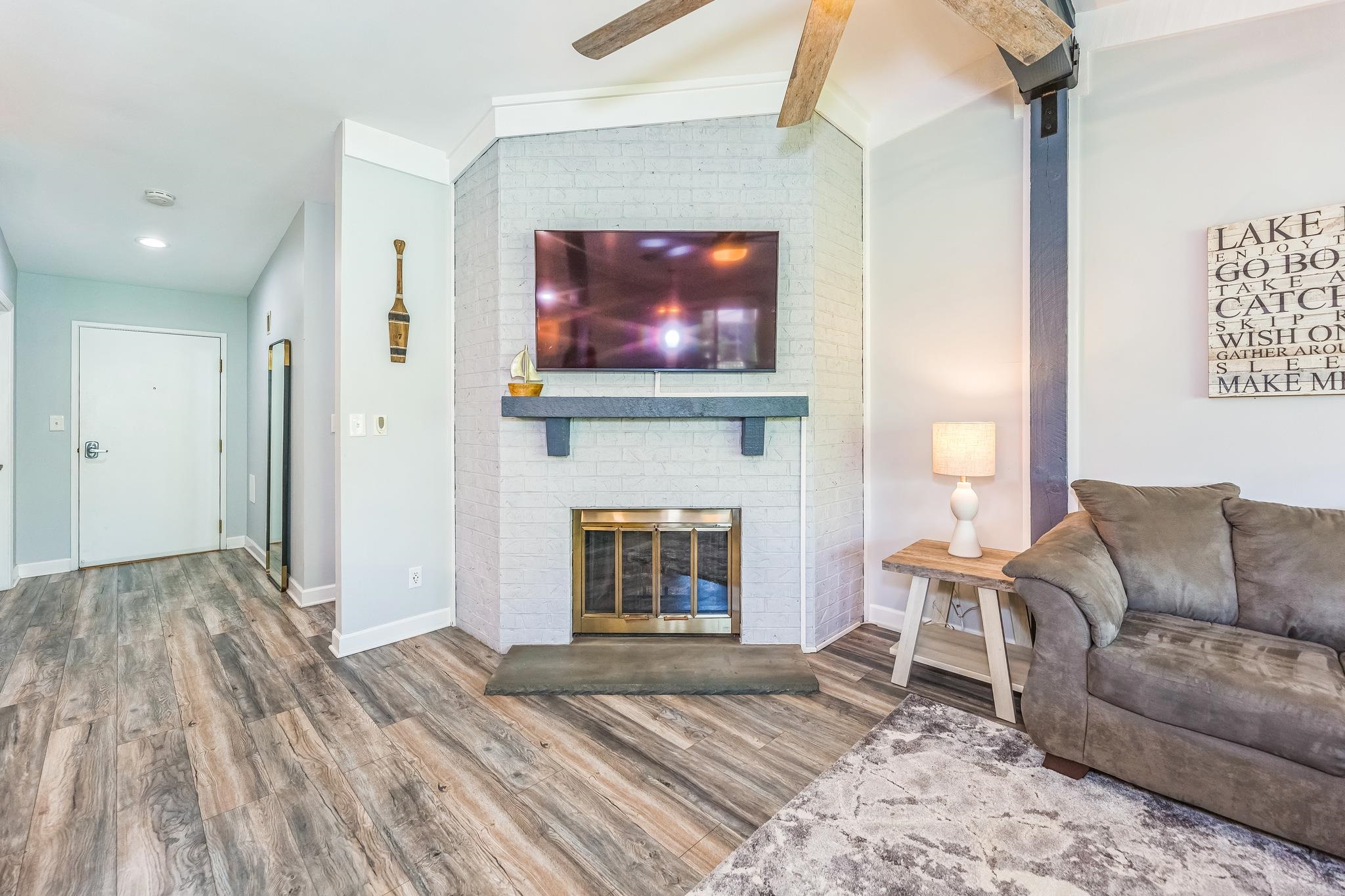 33 Abbey Villa Circle, Unit F Fontana, WI 53125 - Photo 3 of 16