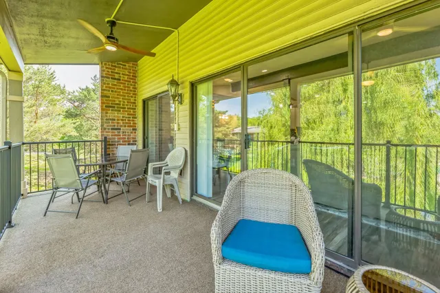 $599,000 | 33 Abbey Villa, Unit F, Fontana, WI 53125