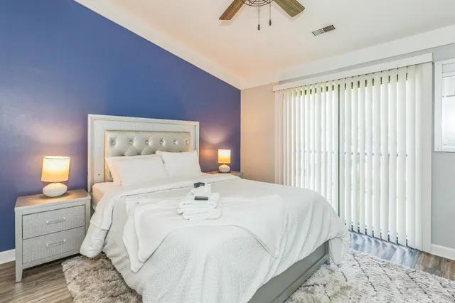 $599,000 | 33 Abbey Villa, Unit F, Fontana, WI 53125