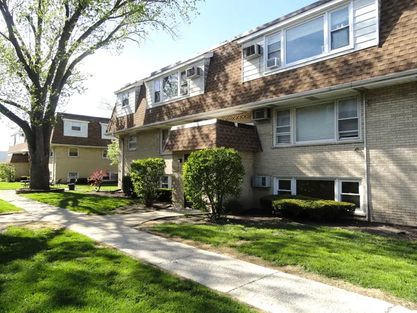 $210,000 | 9907 West 58th Street, Unit 1, Countryside, IL 60525